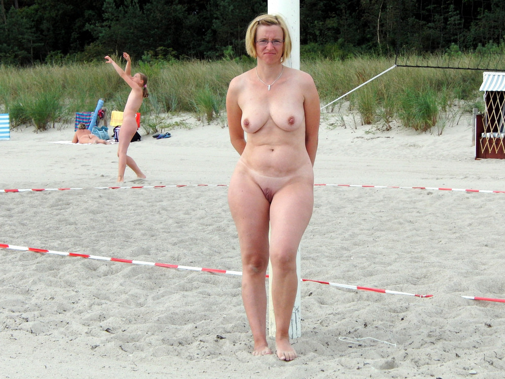 Naked Senior Nudist - Mature wife nudist camp - good pornography