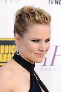 sexy photo milf moviehotties news gallery kristen bell critic hollywood celebrities gossip one super sexy milf annual critics choice movie awards